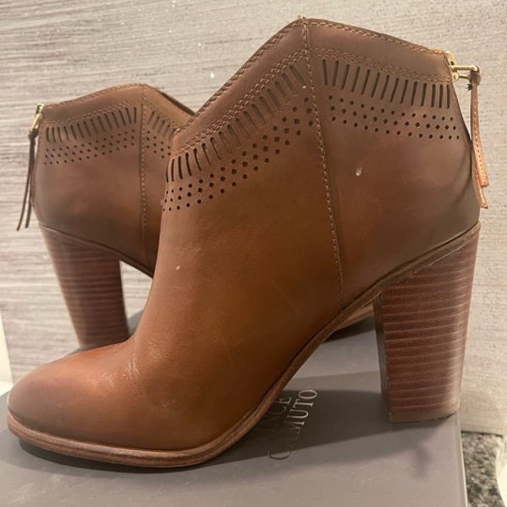 VINCE CAMUTO Ankle Boots SIZE 7